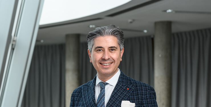 20220901-Faculty-StephaneGirod-CardCampus-370×187-x2-MH-comp - IMD Business School