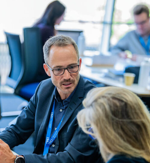 20231002-YourClass-590×640-x2-944×1024 34 - IMD Business School